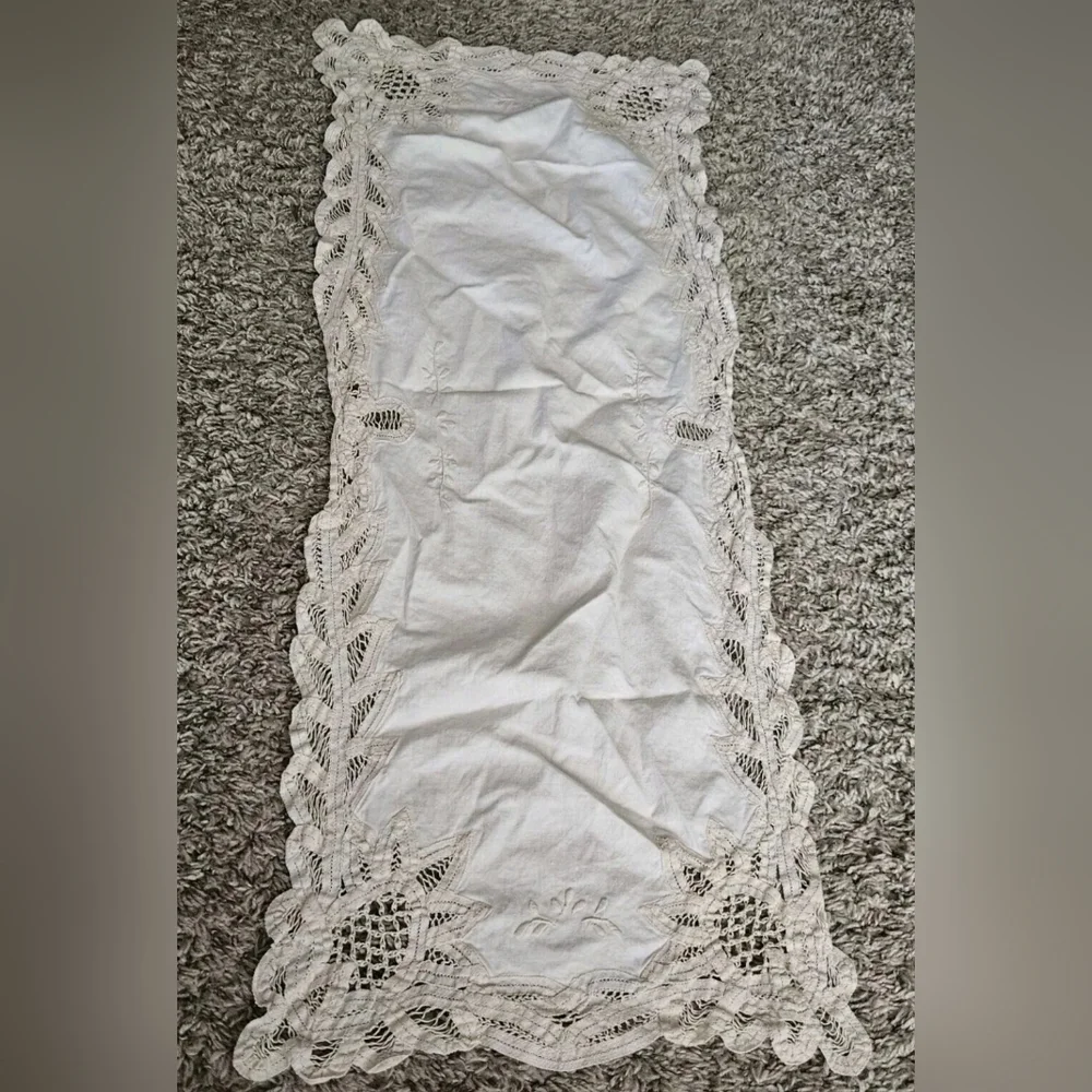 Antique Ivory White Woven Elegant Crocheted Lacey Lace Table Runner 12×31